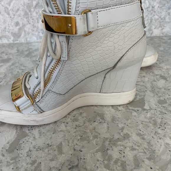 Authentic Giuseppe Zanotti white and gold High Top Sneakers Size 38.5 . - Picture 15 of 16